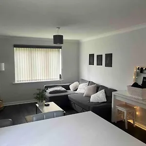 Newly Refurbished With Private Parking Apartment